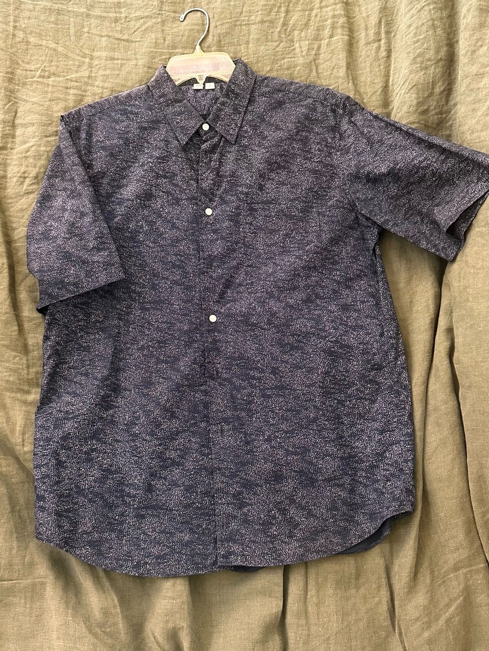Uniqlo Short-Sleeve Button-Down Shirt in Heathered Navy Blue